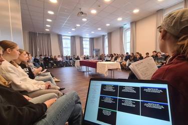 Jugendliche singen gemeinsam